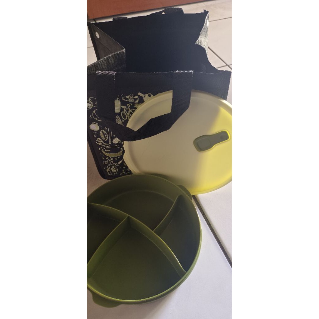 tempat bekal tupperware 4 sekat  set tas baru
