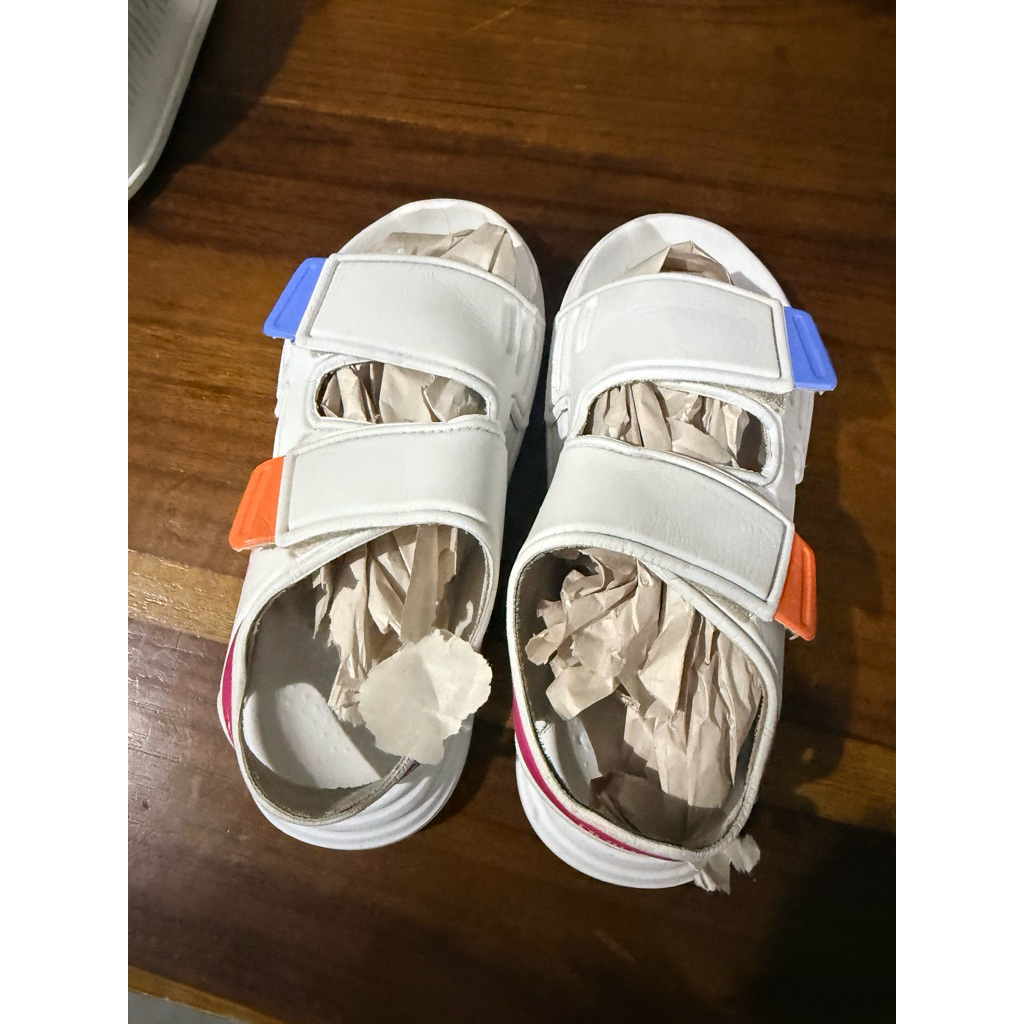 Adidas Altaswim size 33
