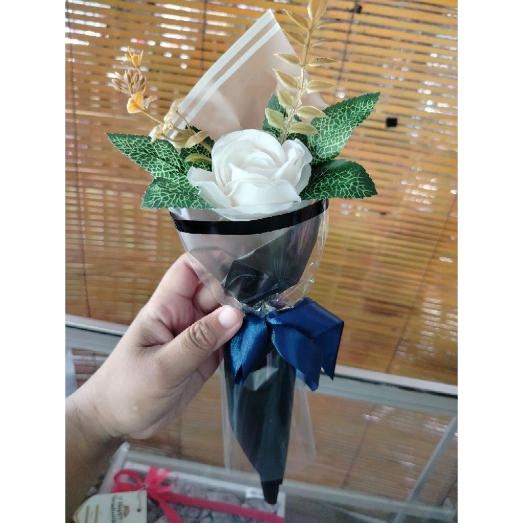 BUKET BUNGA MAWAR HITAM