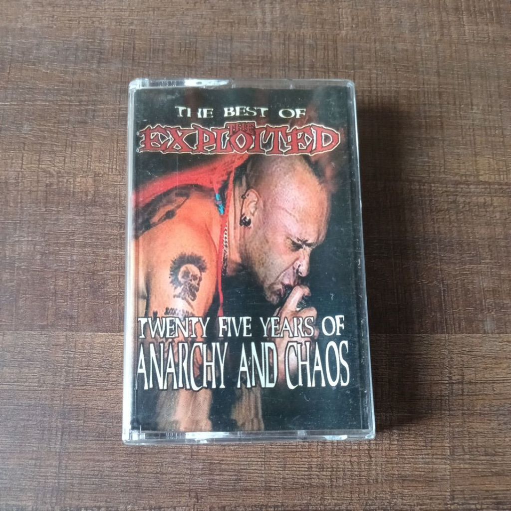 Kaset The Exploited The Best Of Twenty Five Years Of Anarchy And Chaos