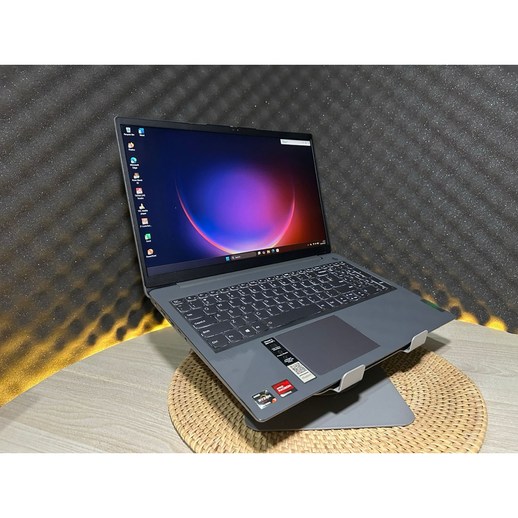 Lenovo ideapad 3 ryzen 7 5700U ram 8 ssd 512