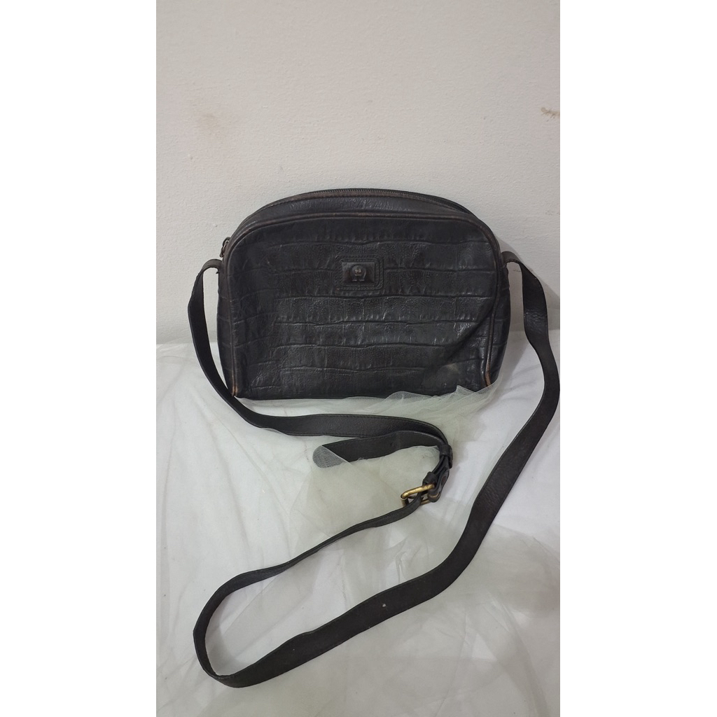 Tas kulit etienne aigner slingbag