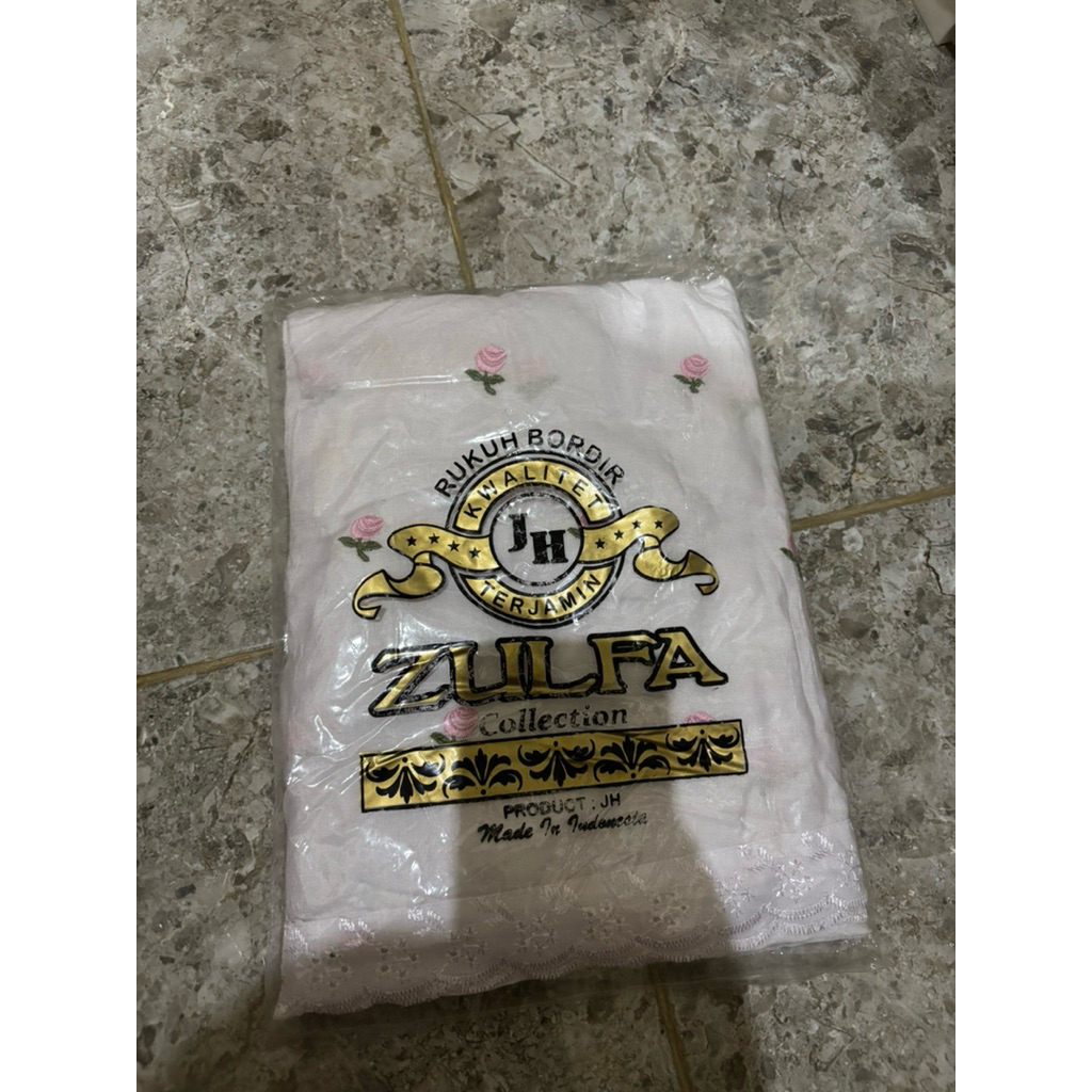 mukena dewasa putih bordir bunga pink dari zulfa collection