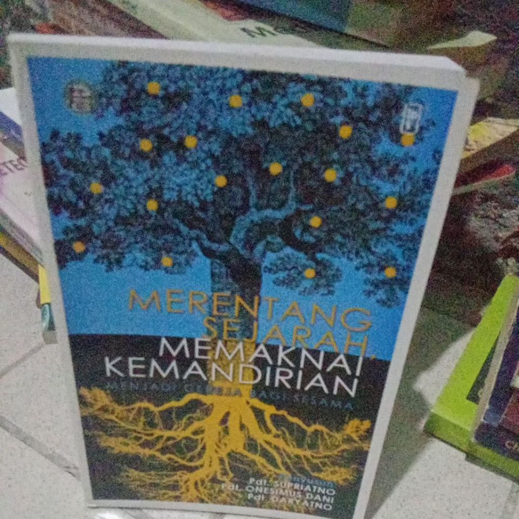 BUKU MERENTANG SEJARAH MEMAKNAI KEMANDIRIAN MENJADI GEREJA BAGI SESAMA