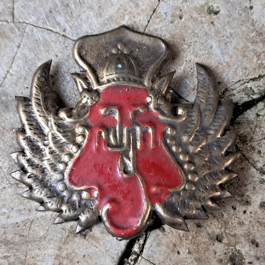 Pin bros emblem vintage Keraton Yogyakarta Hadiningrat haqaba bahan kuningan