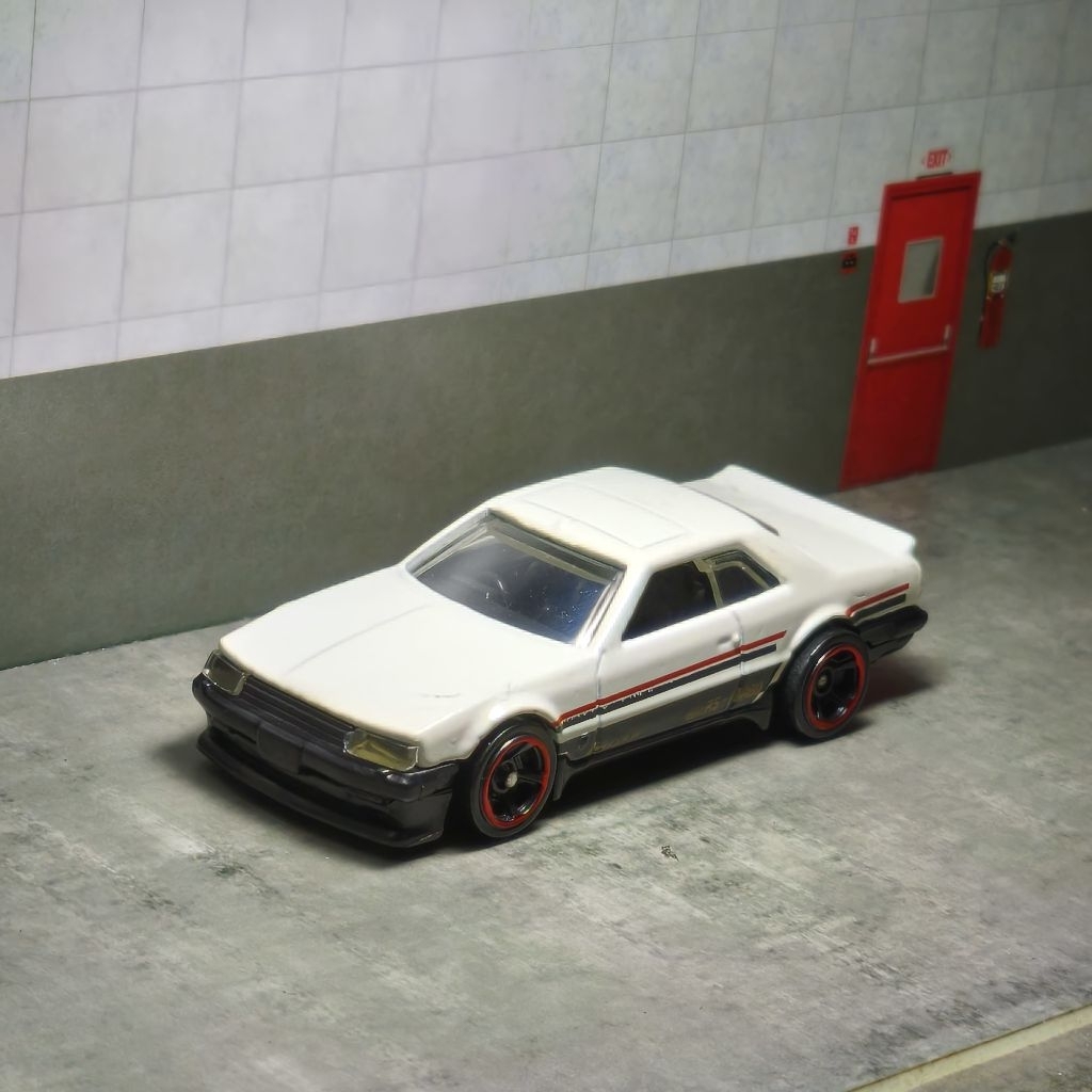 Hot Wheels Nissan Skyline R30 putih