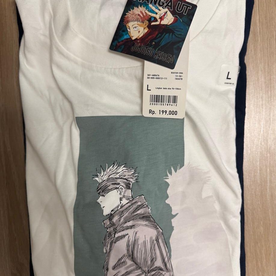 Kaos Uniqlo Jujutsu Kaisen Ukuran L