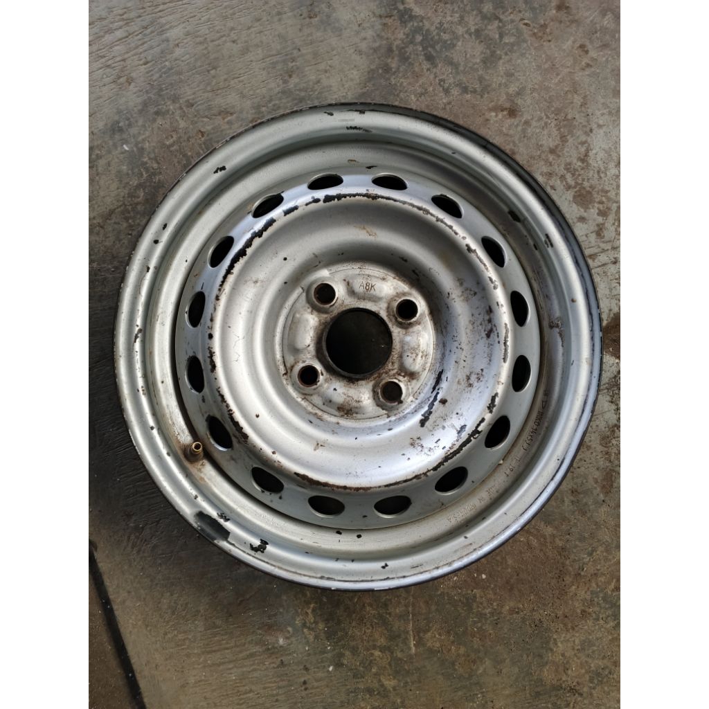 Velg Velk pelek pelk Kaleng besi Pcd 4x100 Ring 14 Calya Sigra
