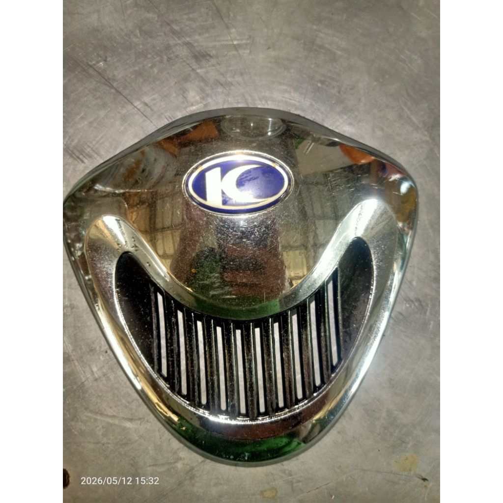 Emblem depan Kymco metica 125