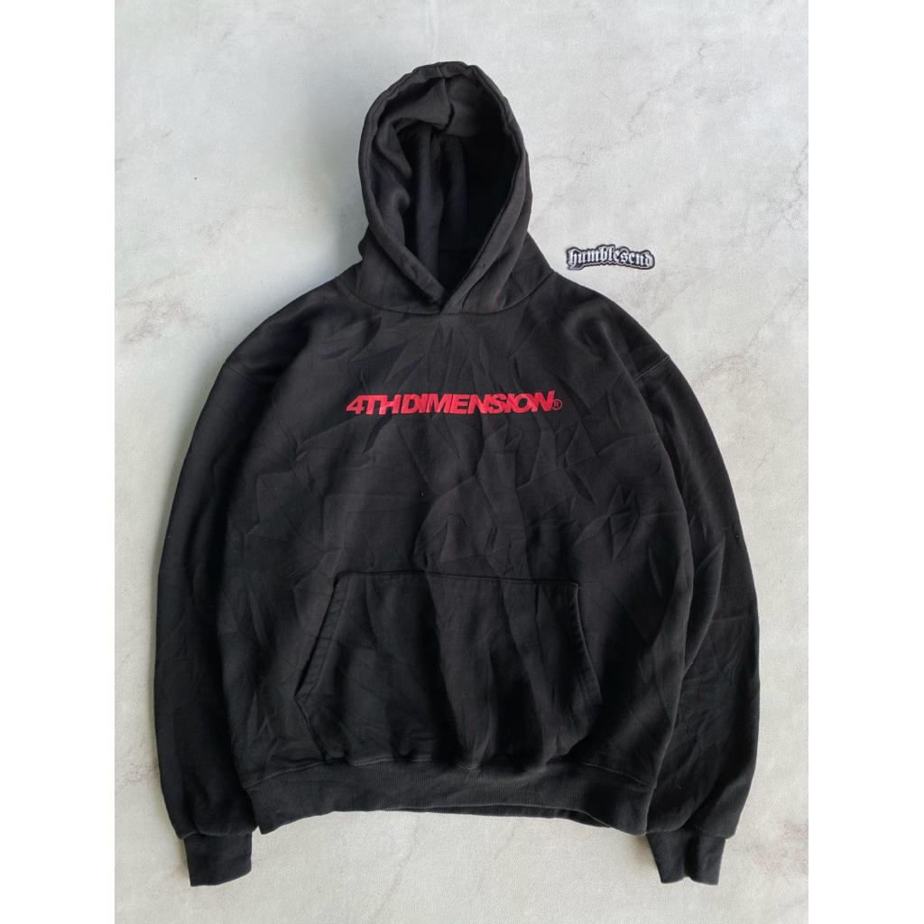 HOODIE ONA BASEMENT