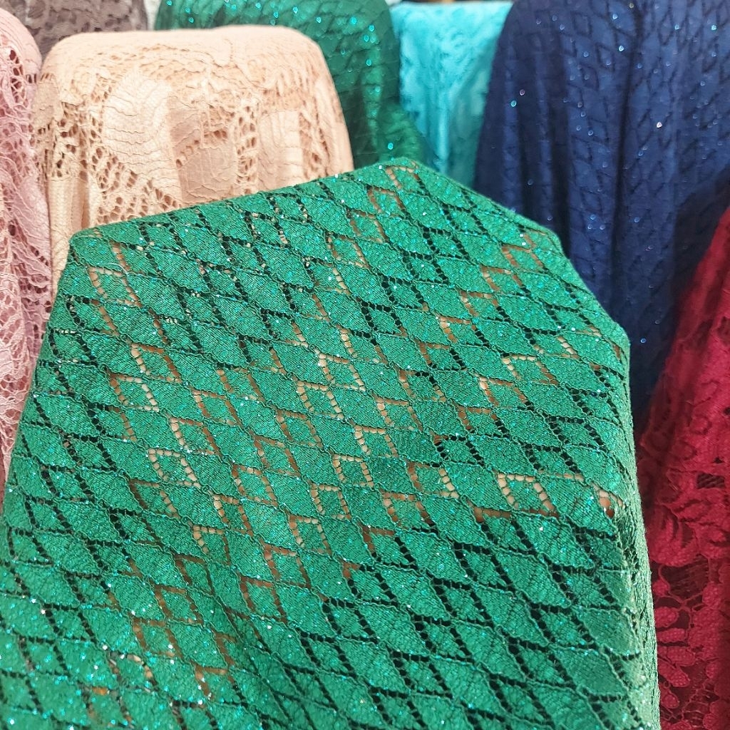 kain brokat premium  - kain brokat motif elegan  - kain brokat meteran ( hijau botol)