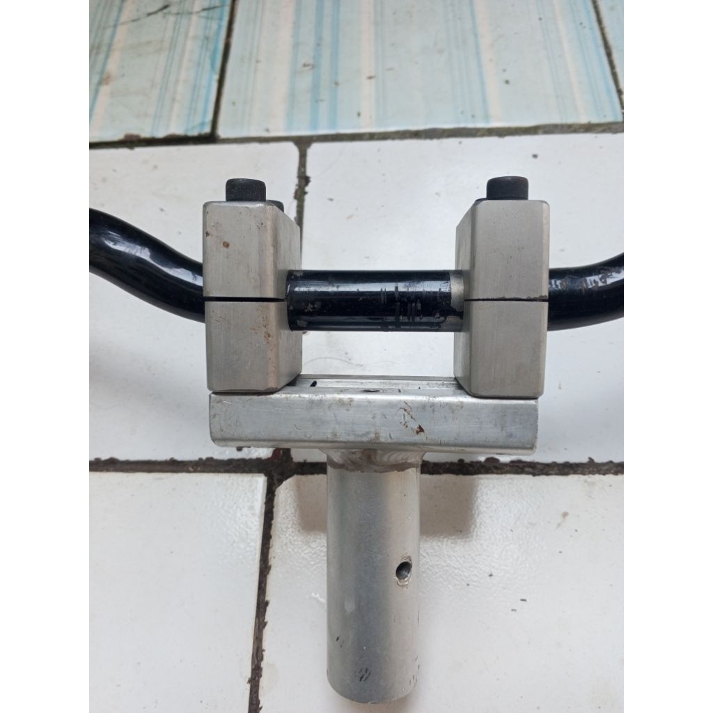 Dudukan stang road jupiter z sudah ada stang RXZ bandul stang dan ada Raiser bahan dural asli copota