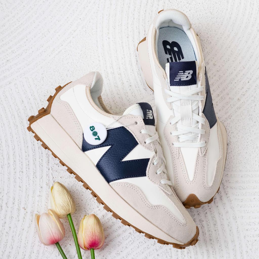 New Balance 327 Moonbeam Outerspace Women