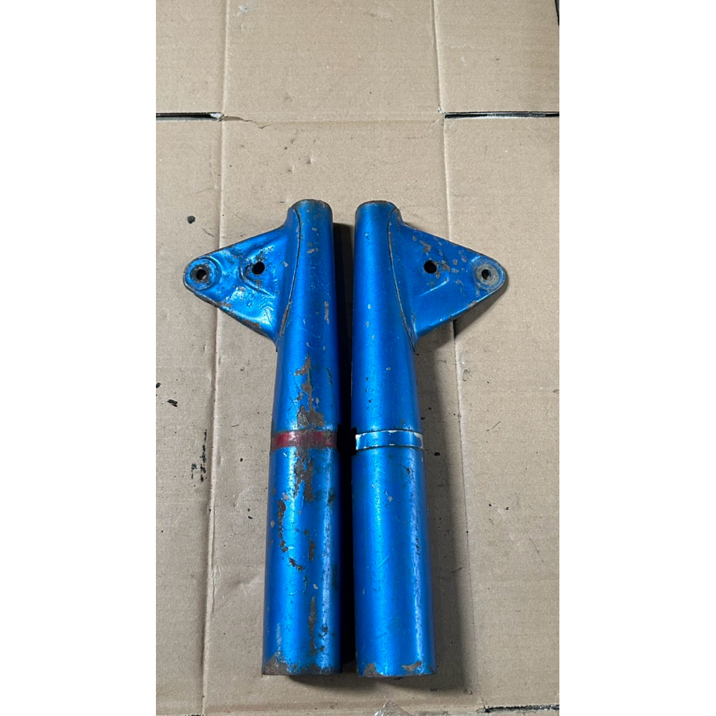 KUPINGAN LAMPU KANAN SUZUKI A100 NOS PANGKON LAMPU DEPAN SUZUKI A100 SLONGSONG SHOCK DEPAN  SUZUKI A