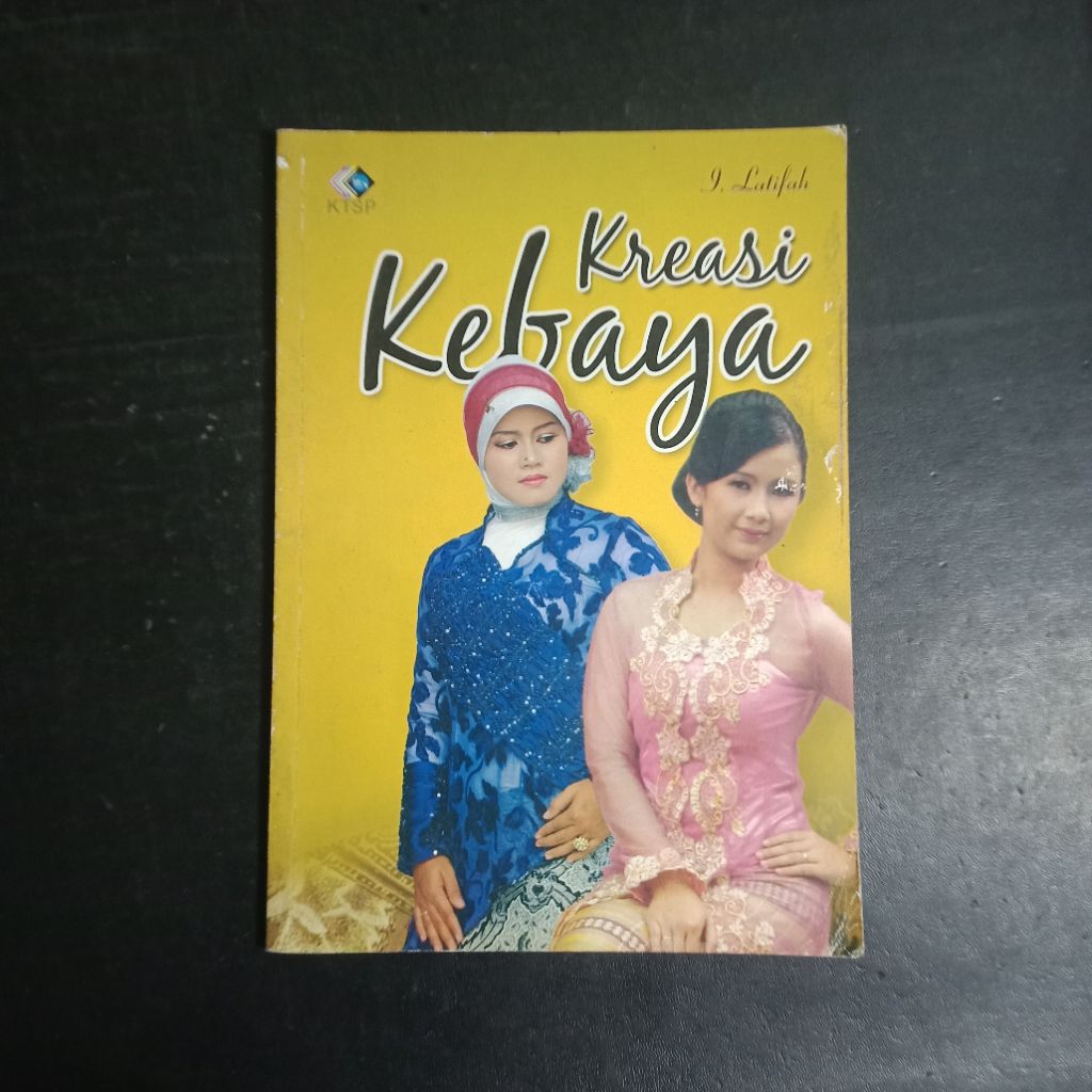 Kreasi Kebaya - L. Latifah