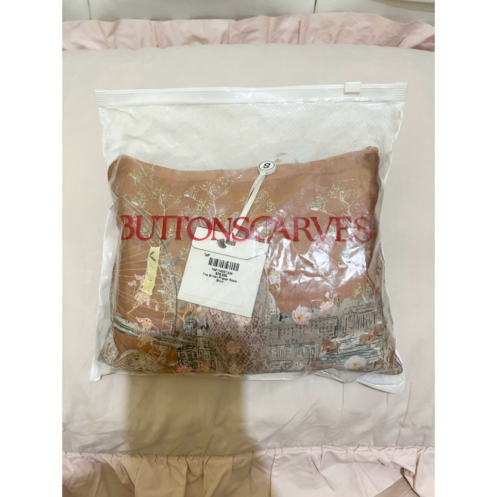 (New) Buttonscarves Prayer Robe The British