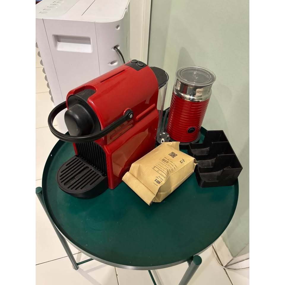 NESPRESSO INISSIA COFFEE POD MACHINE / RED