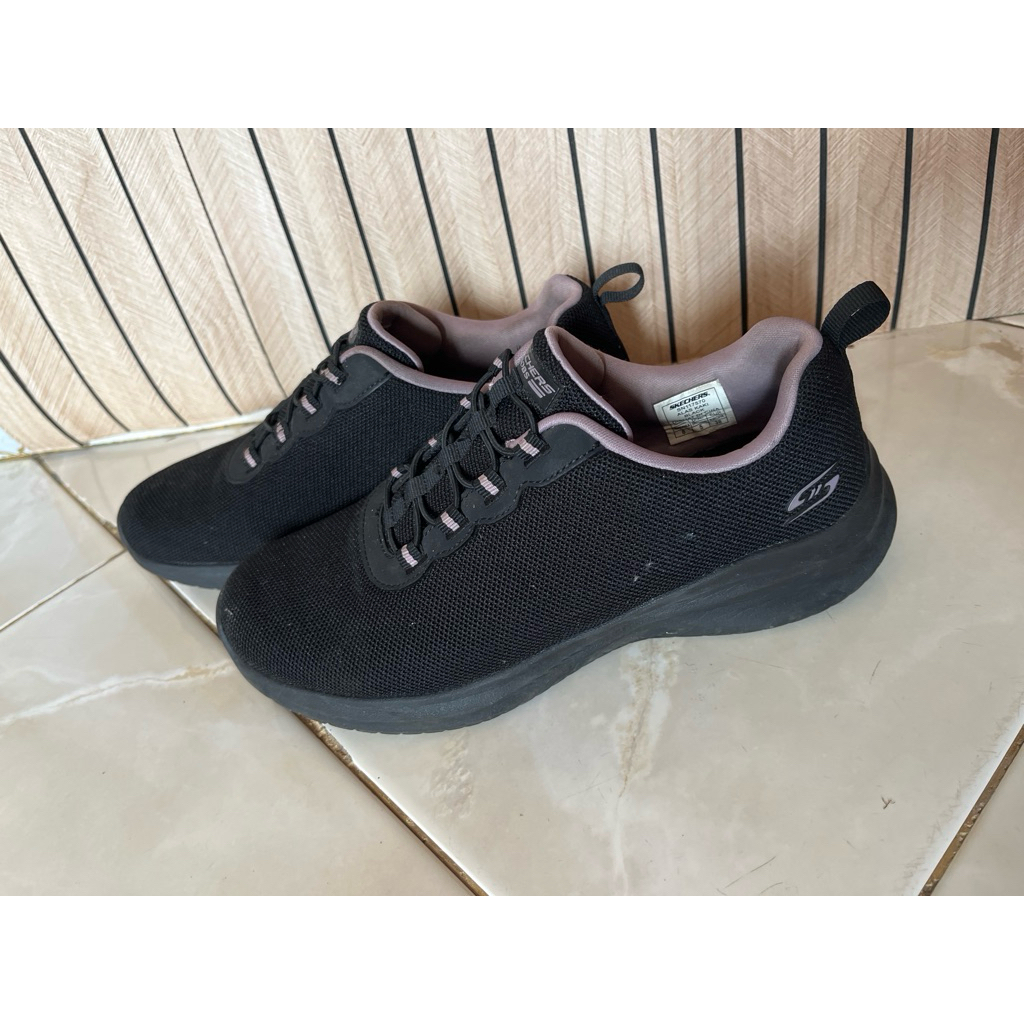 sepatu wanita Skechers full hitam