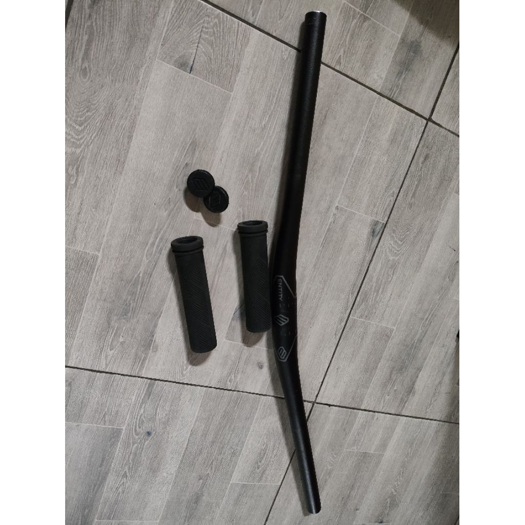 Stang Handlebar Entity sport flat 650mm os 31,8 plus handgrip entity
