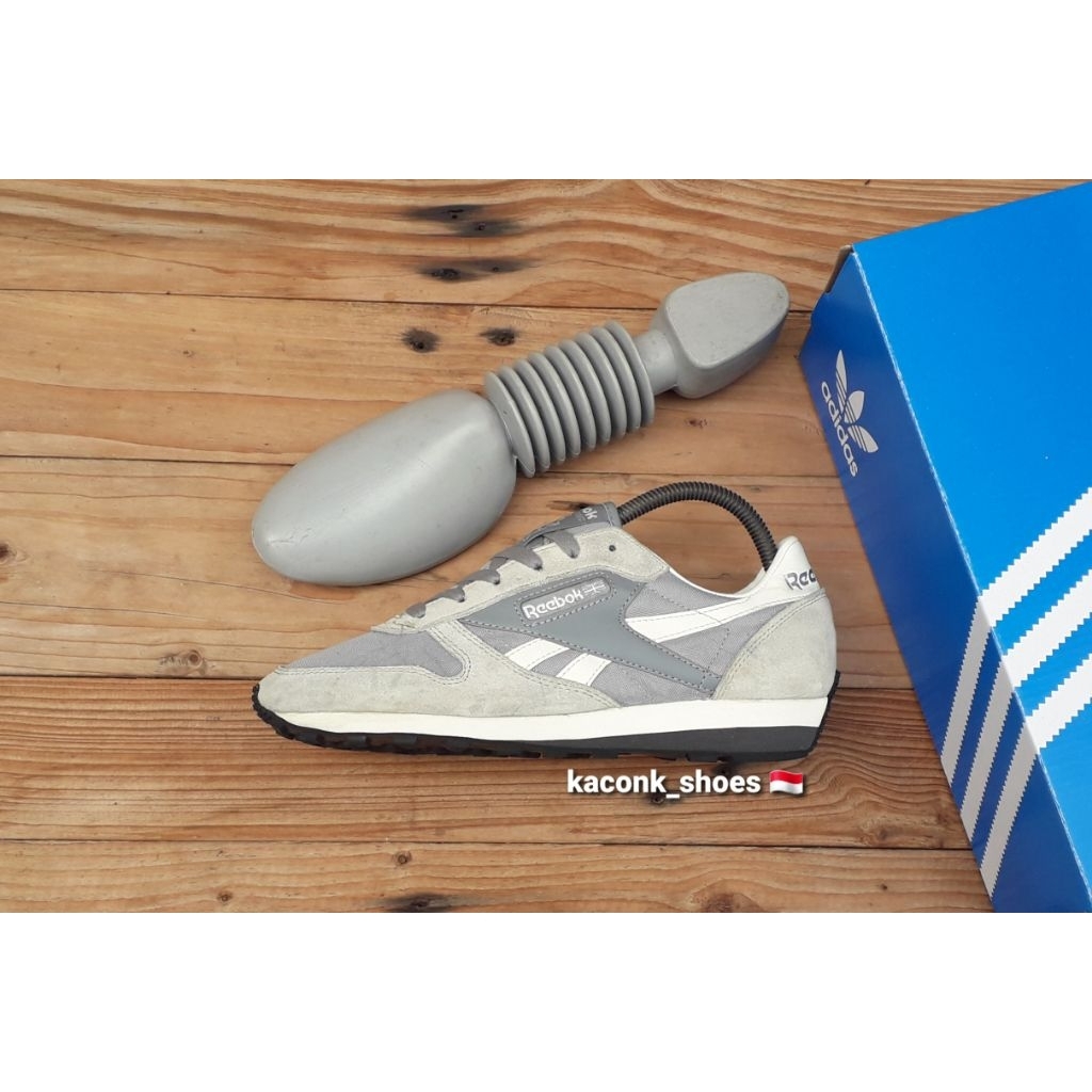 SEPATU SNEAKERS CASUAL REEBOK AZTEC GREY WHITE ORIGINAL