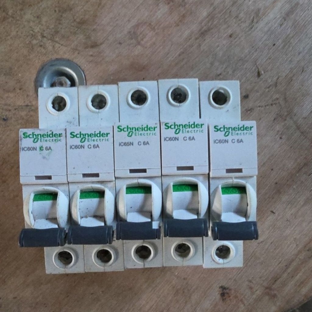 MCB SCHNEIDER IC60N