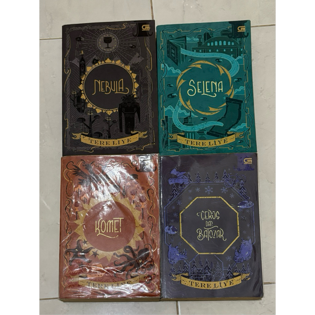 PRELOVED BUKU BEKAS EARTH COMET SELENA CEROS BATOZAR NEBULA