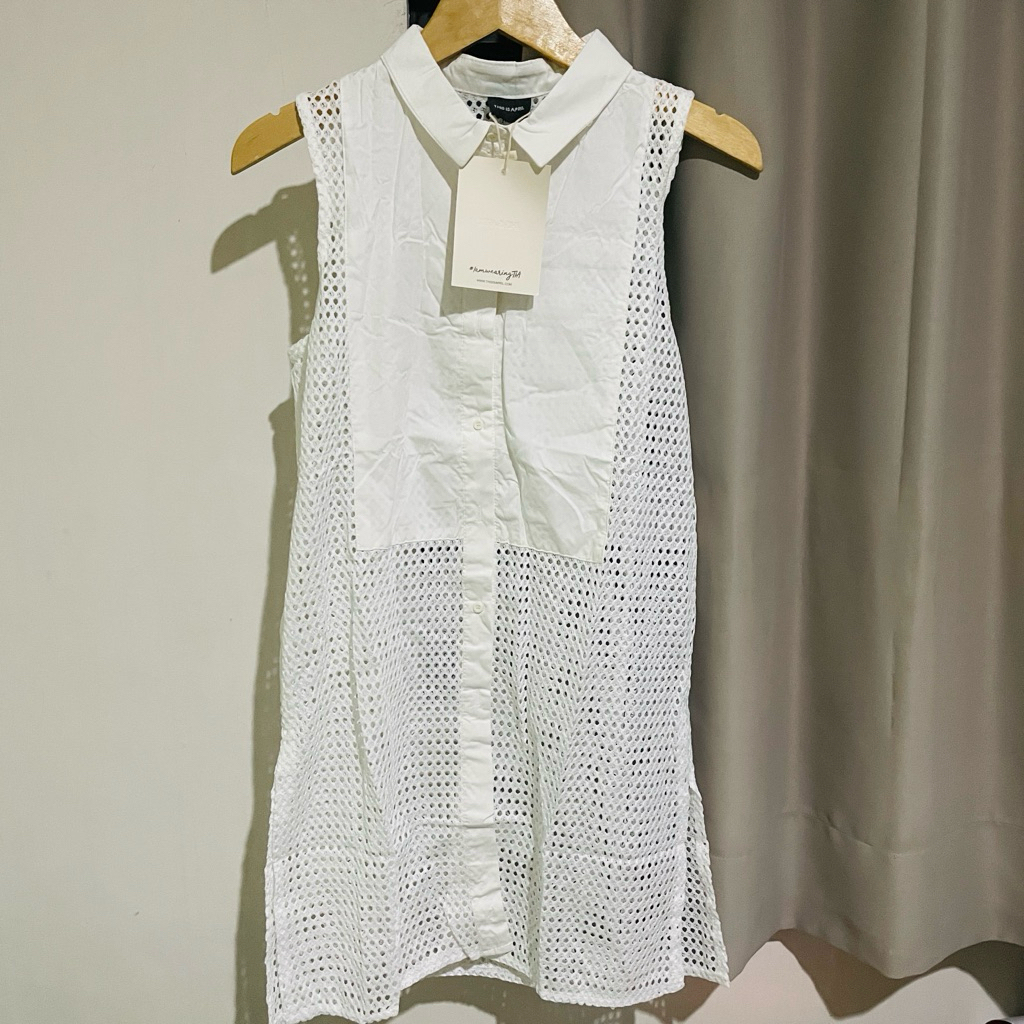 outer katbol putih this is april preloved