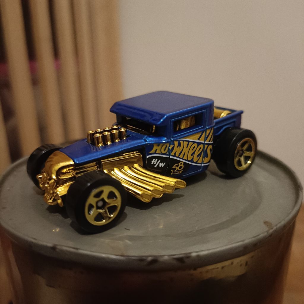 hot wheels loose Bone shaker biru emas 58