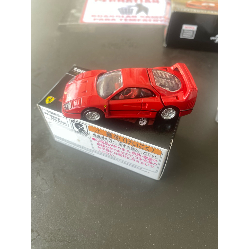 tomica ferrari f40