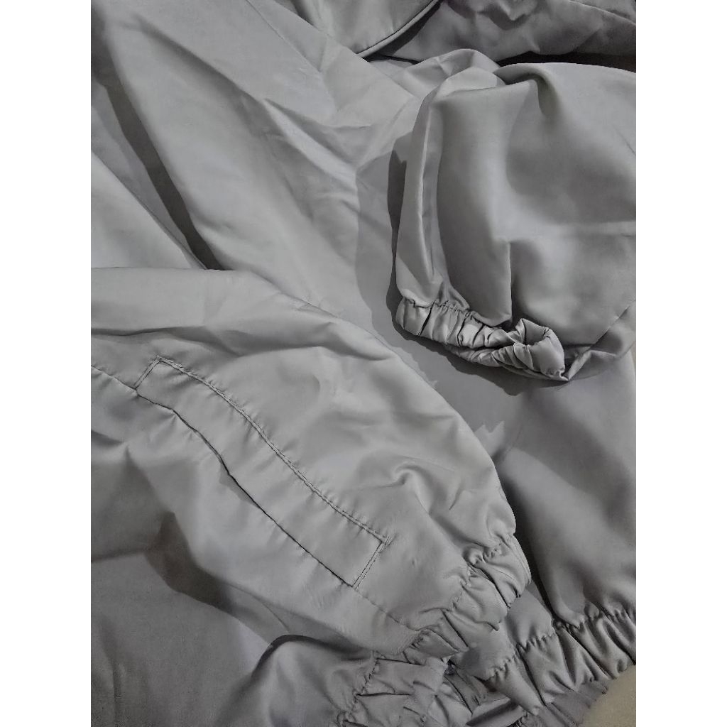 preloved jaket olahraga