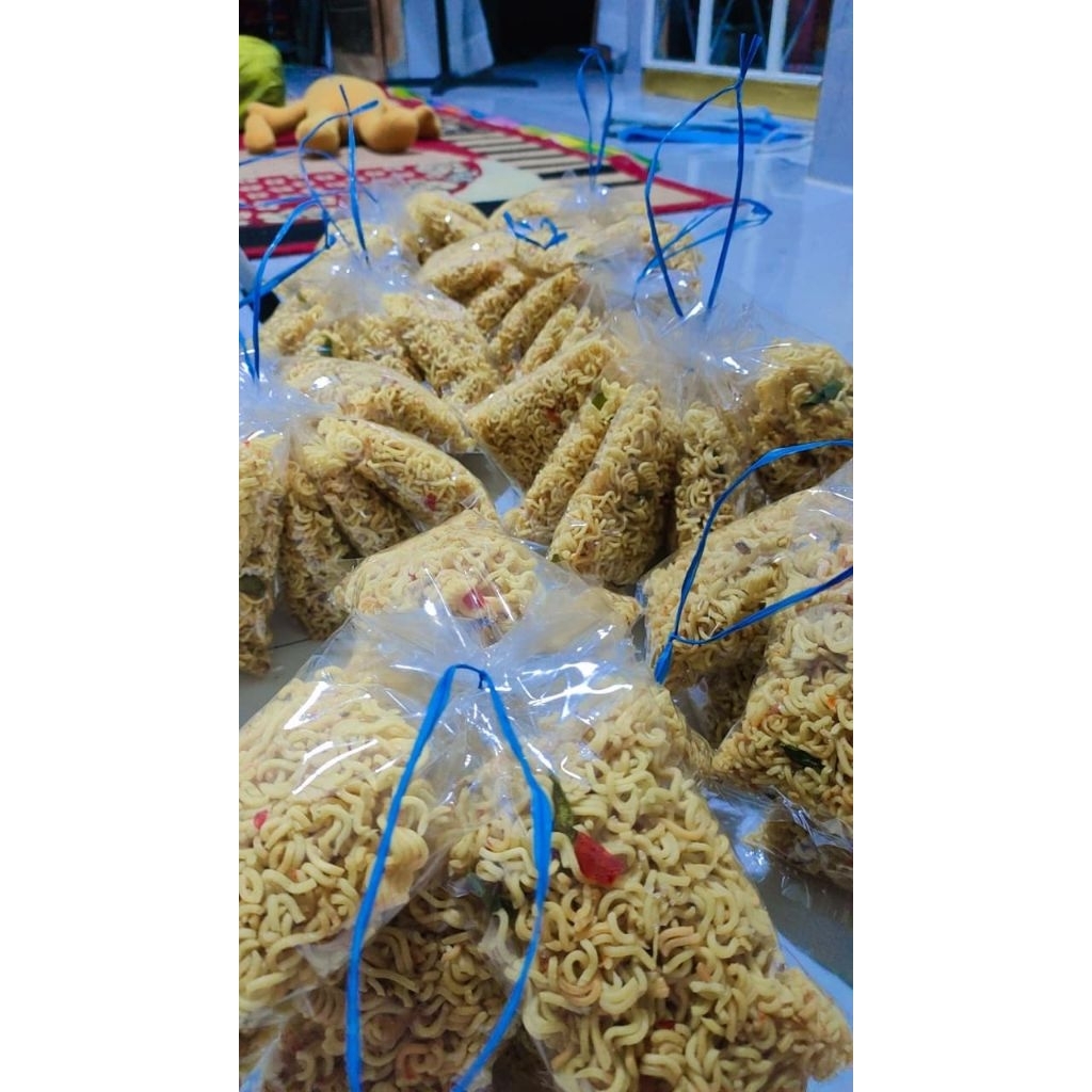 MI GORENG DAUN JERUK PEDAS