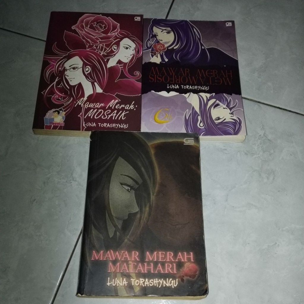 Novel Preloved Original Mawar Merah 1 set by Luna Torashyngu