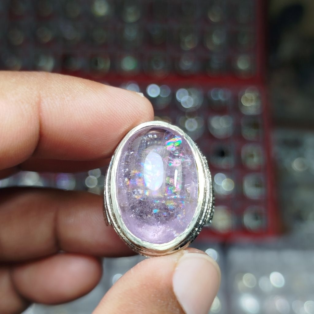 CINCIN PRIA BERMATA BATU KECUBUNG UNGU PELANGI KALIMANTAN ( RING ALPAKA, SIZE 8.5 )