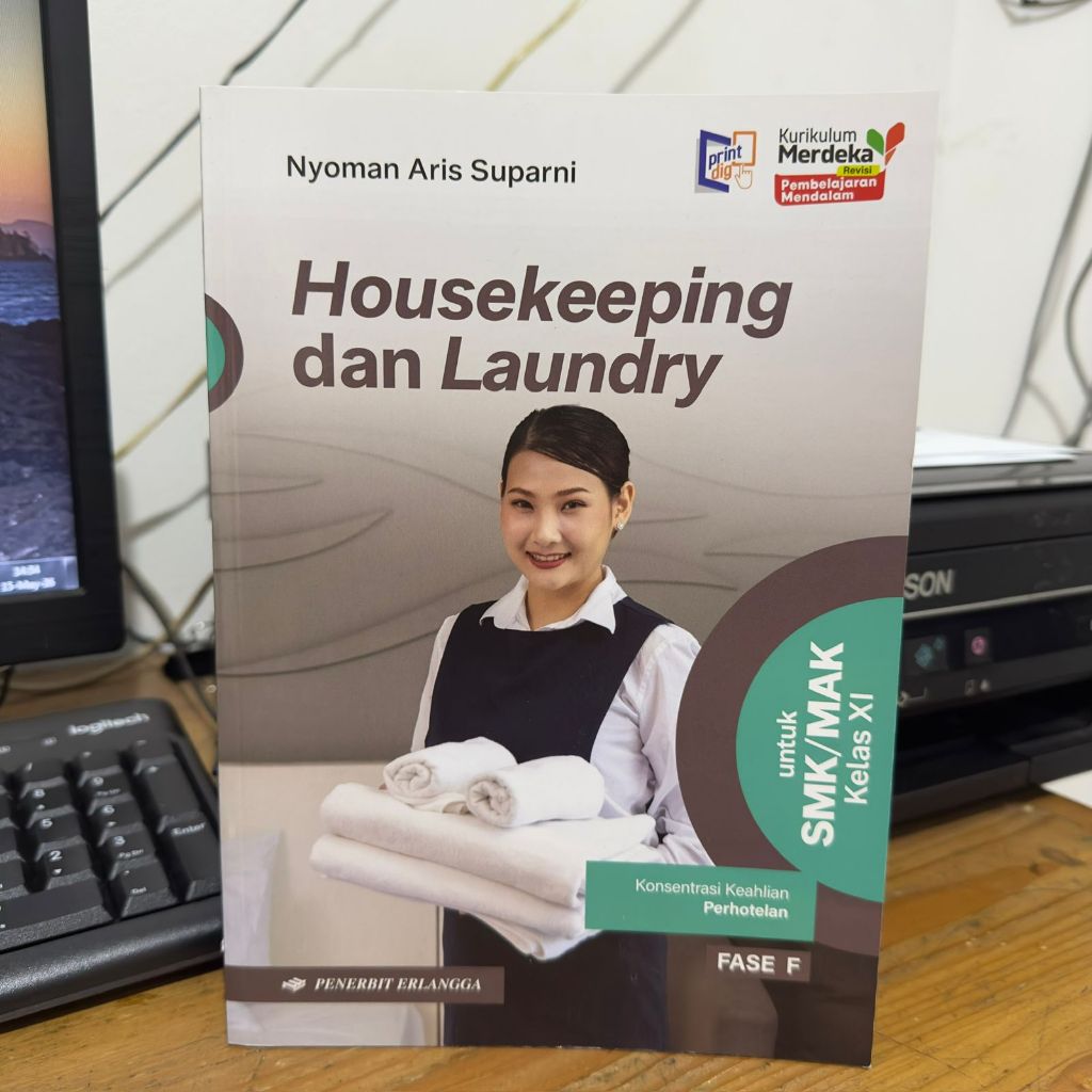 BUKU PAKET HOUSEKEEPING SMK - HOUSEKEEPING DAN LAUNDRY SMK/MAK KELAS XI (KONSENTRASI KEAHLIAN PERHOT