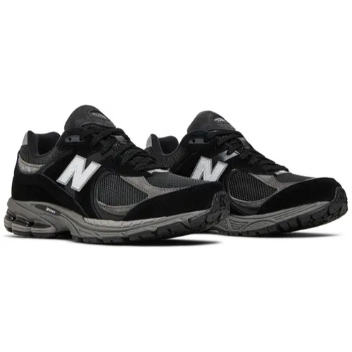 Sepatu NB 2002R Black White