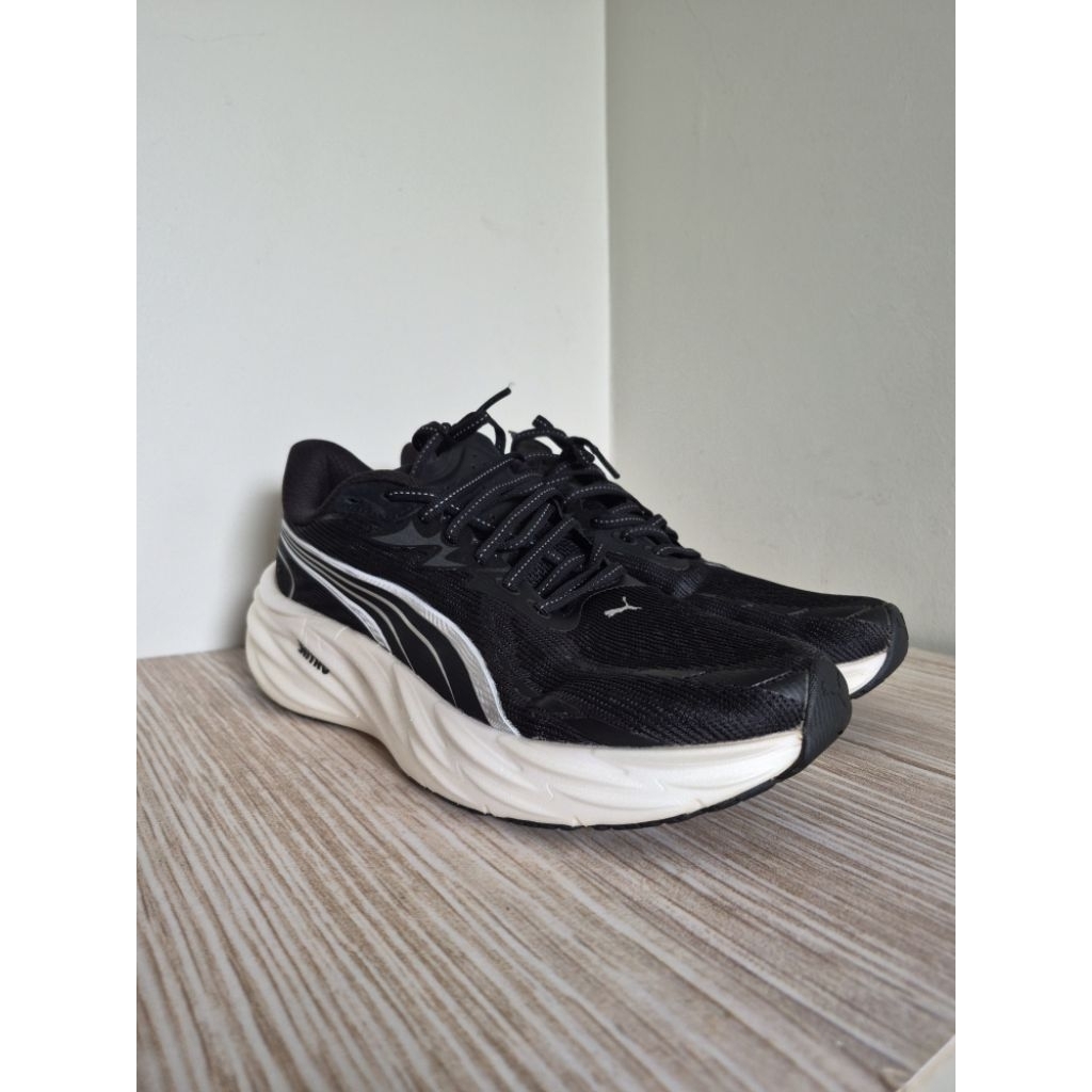 Puma Velocity Nitro 4 Black-White (Sepatu Lari Daily Trainer)
