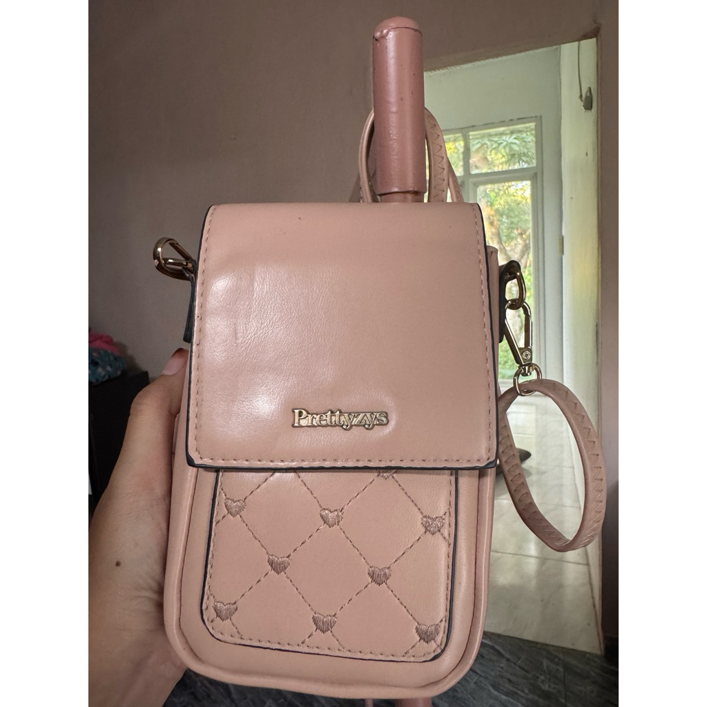 Tas selempang wanita Prettyzys Preloved