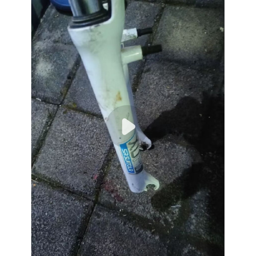 fork mtb 26 vbrake only copotan polygin merk suntour kondisi normal cm ad karat saja ayunan empuk