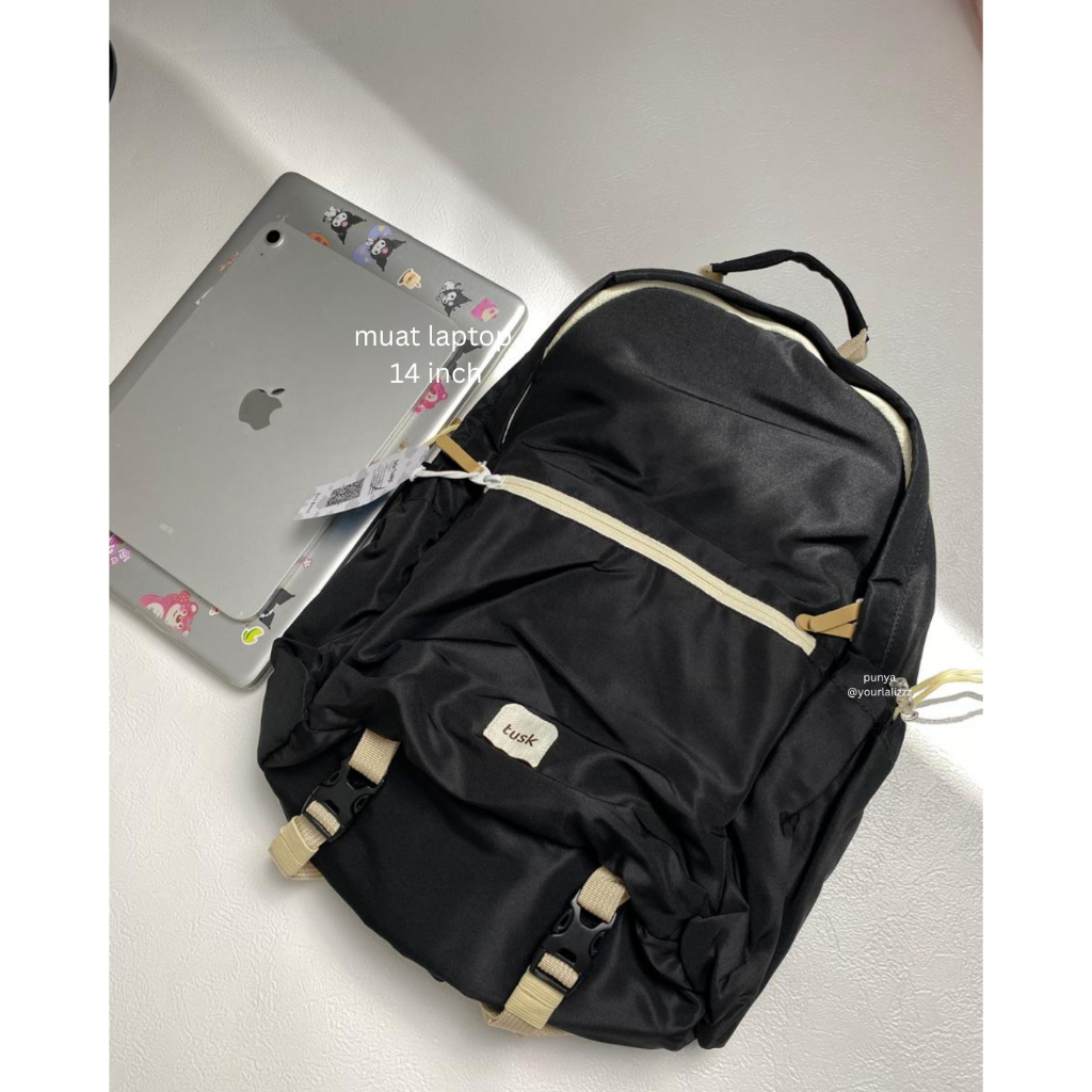 Tusk Backpack - Hitam