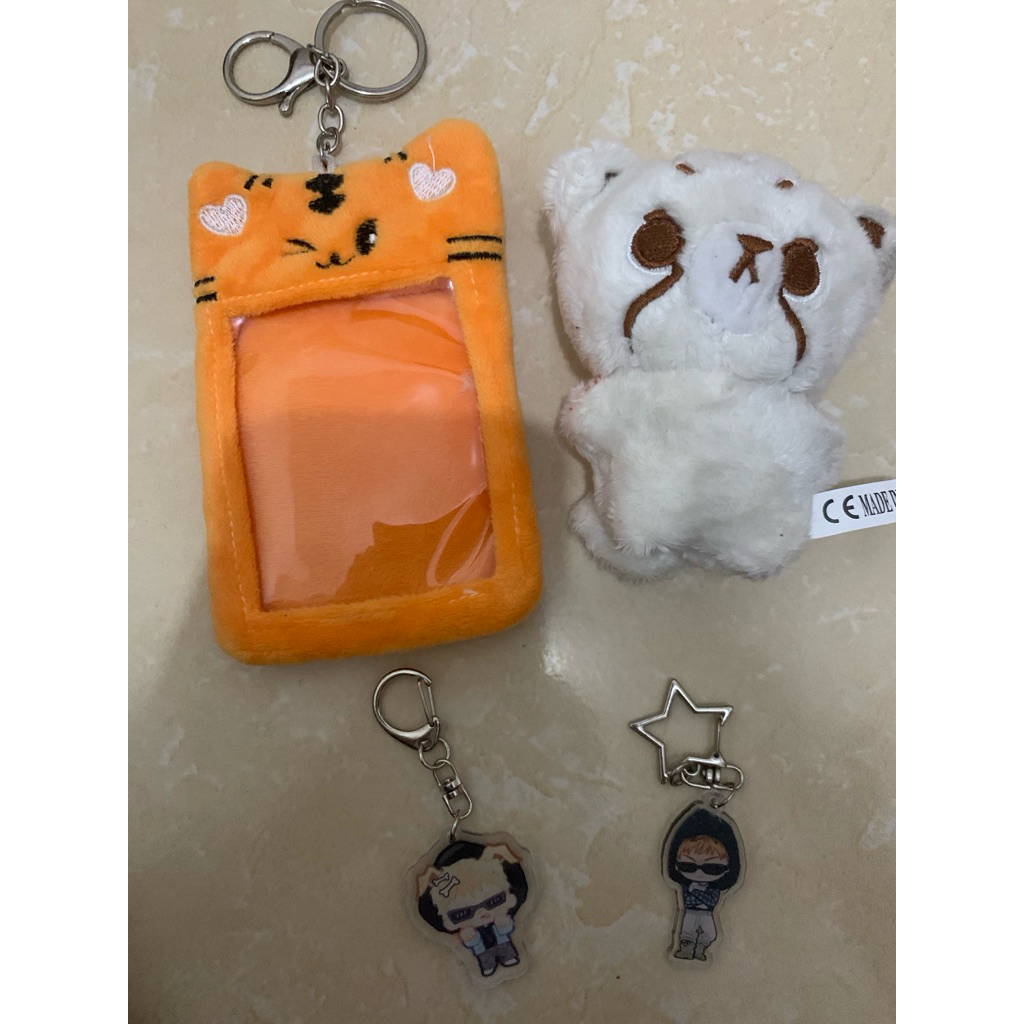 cahol doll mark keychain cortis