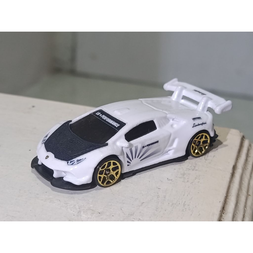hotwheels lambhorghini huracan custom lbwk