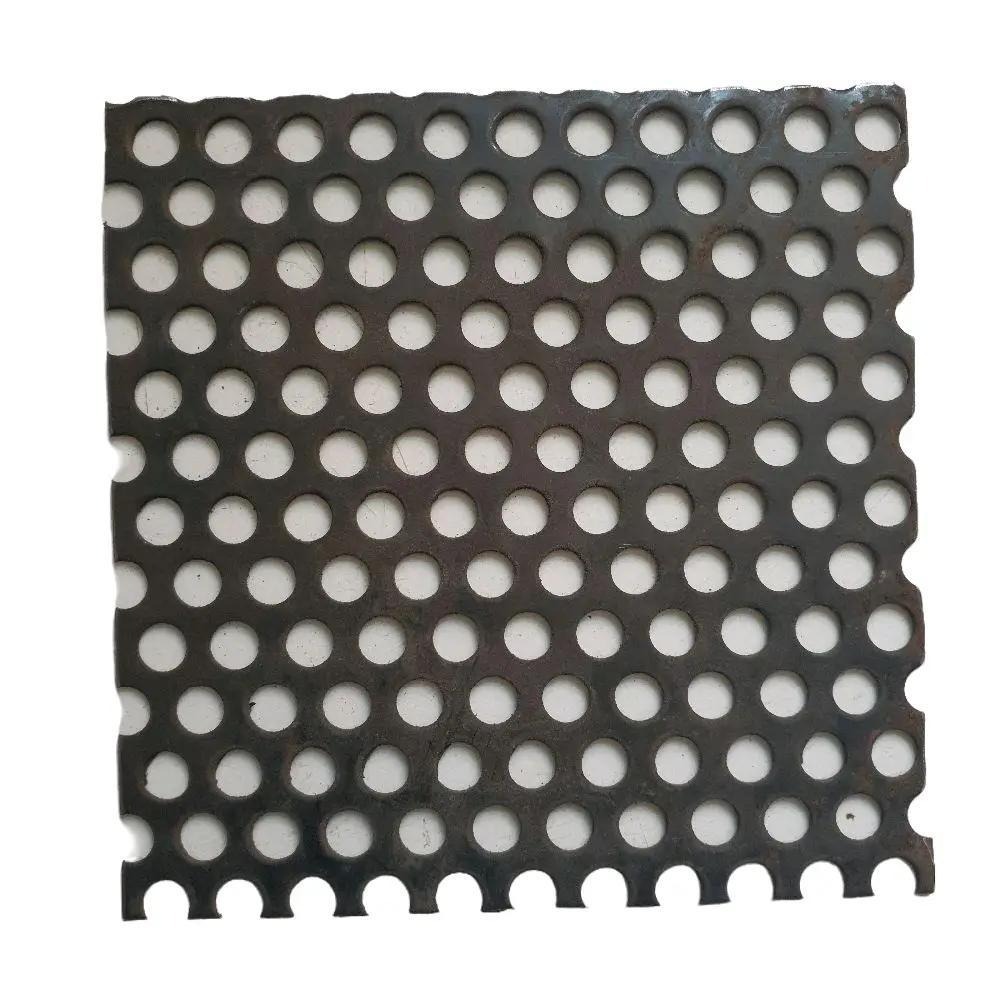 Plat Peforated Besi Potongan Tebal 3mm Lubang 6mm Ukuran Kecil