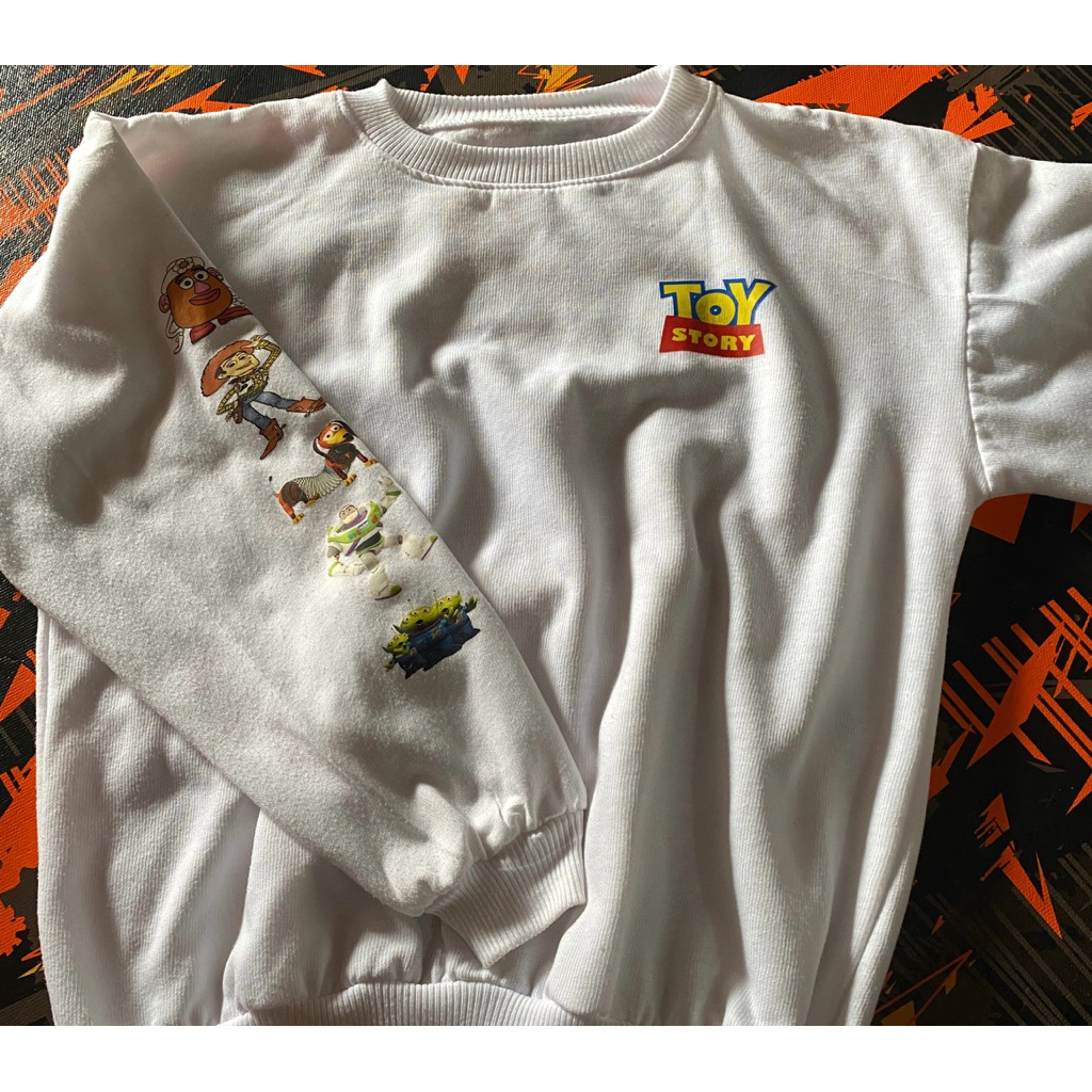 Preloved Sweater Toy Story Putih