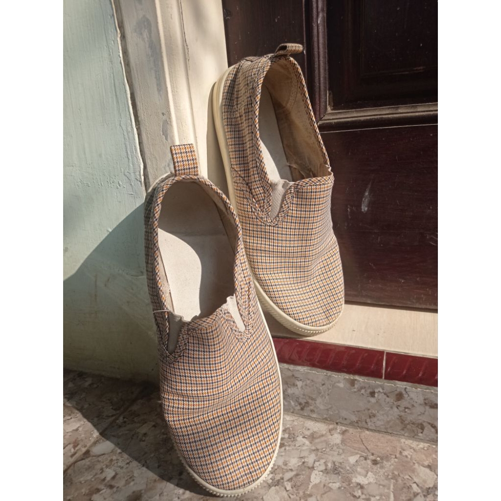 slip on RUBI
