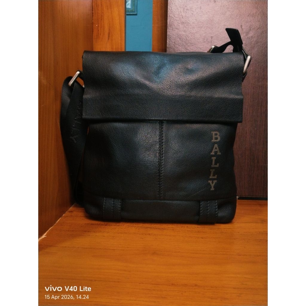 slingbag belong/tas belong/tas pria branded/tas branded (second)