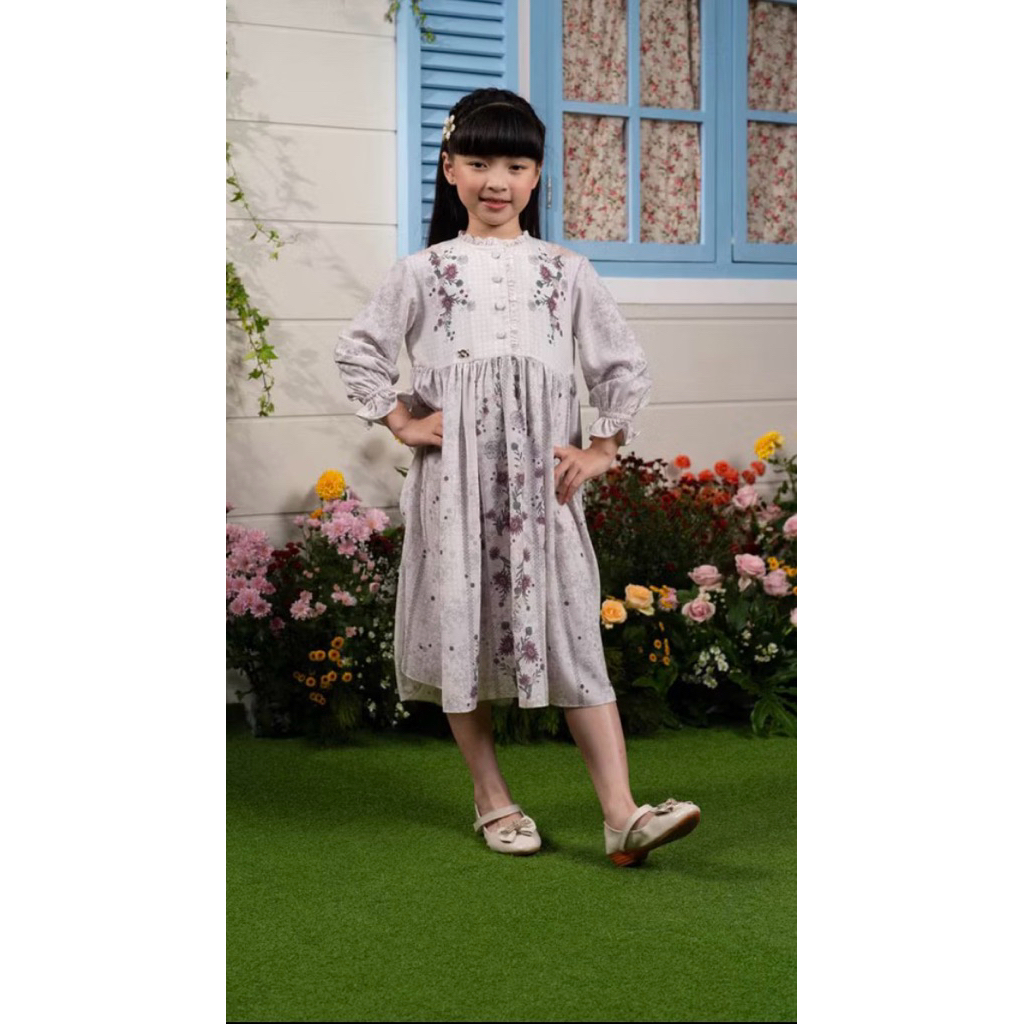 Pl wearing klamby anak
