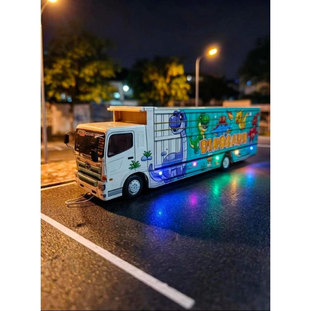 miniatur truk Oleng kayu Hino500 engkel sudah Farias lampu