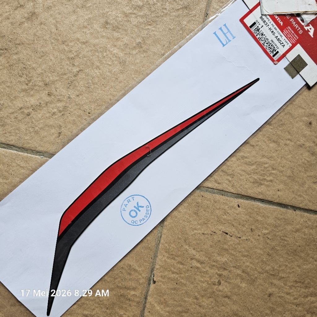Stripe body belakang CBR 150R K45R kiri. 86637-K45-A80ZA