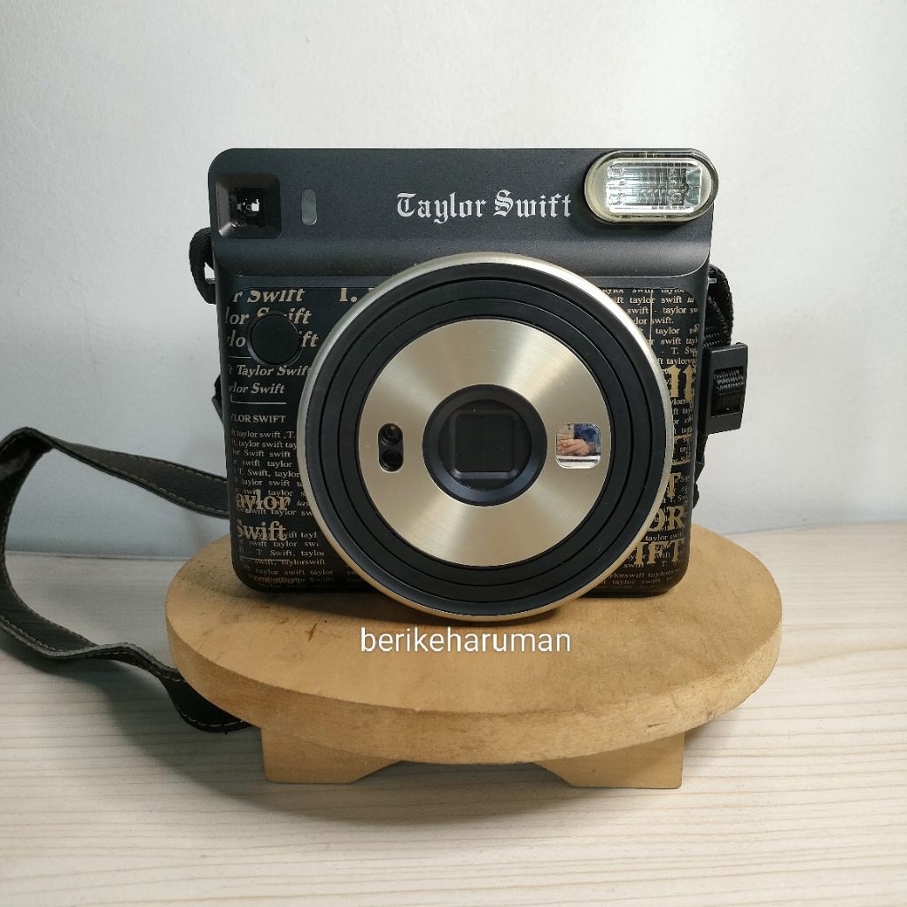 Kamera Fujifilm Instax Taylor Swift (PRELOVED)