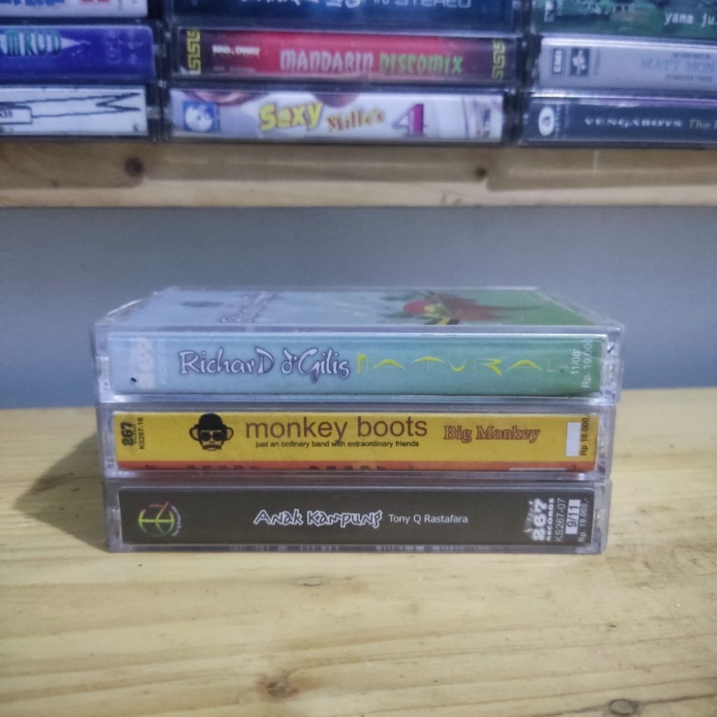Kaset Pita Tony Q Rastafara, Monkey Boots & Richard d' Gilis Sepaket